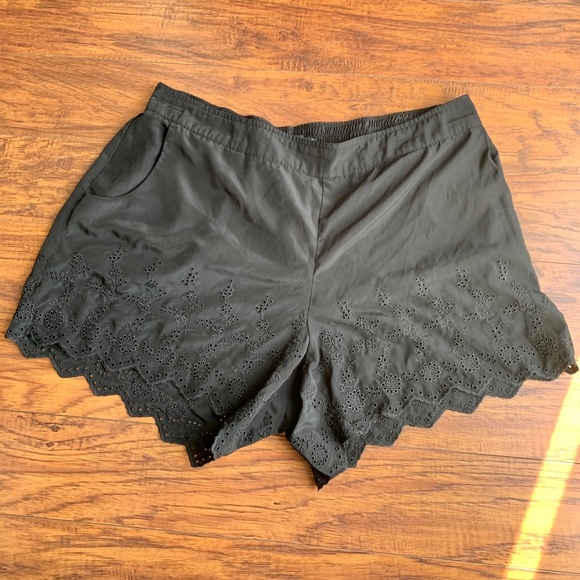 torrid Pants - Torrid Plus Size Scalloped Flowy Shorts